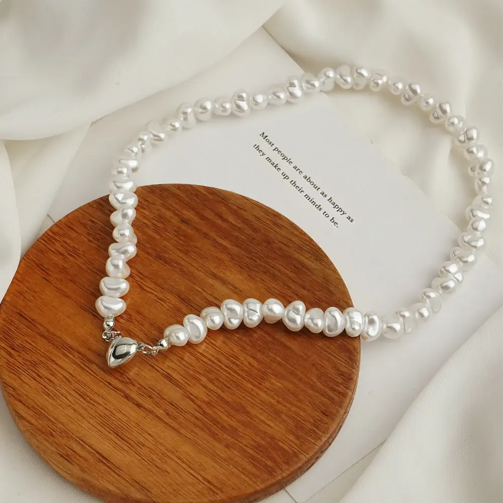 Korean Ins Alien Fashion Pearl Chain Choker Necklace for Women Girls Trend Jewelry Heart Pendant Magnetic Necklace Engagement