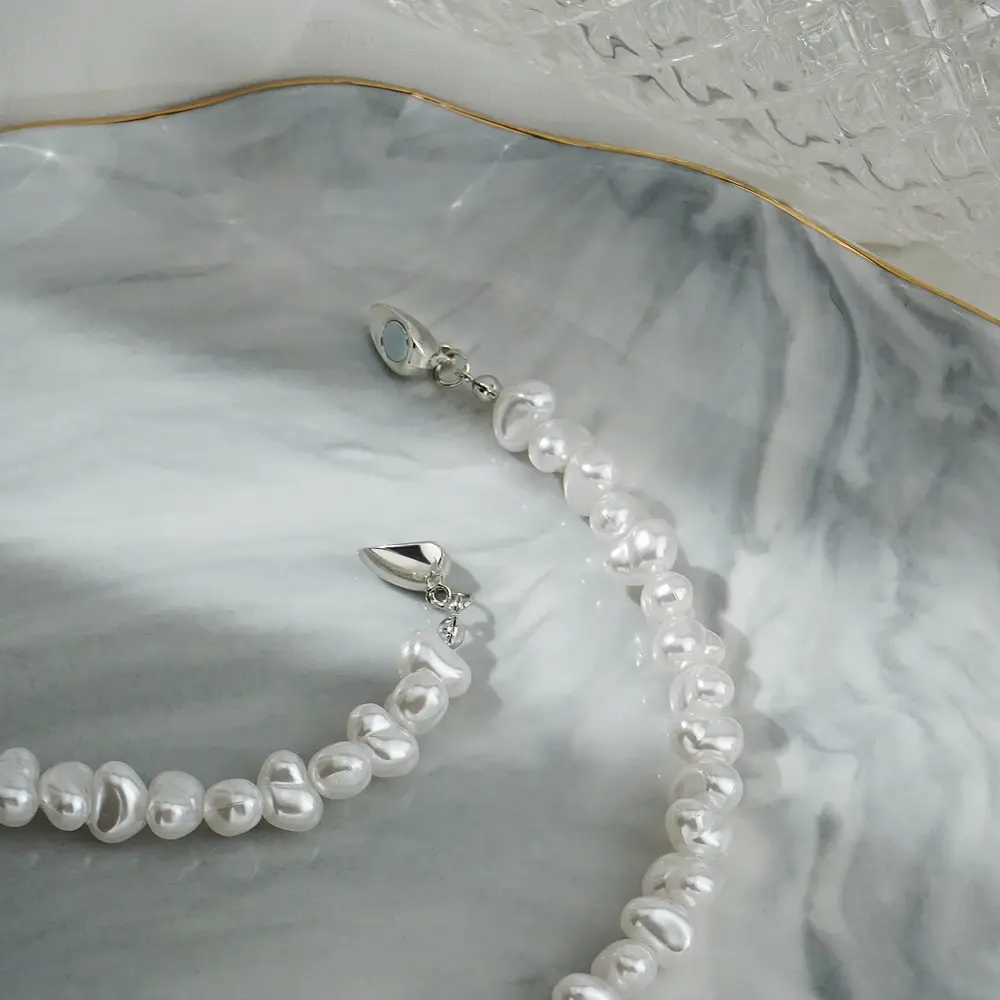 Korean Ins Alien Fashion Pearl Chain Choker Necklace for Women Girls Trend Jewelry Heart Pendant Magnetic Necklace Engagement