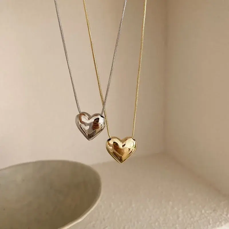 New Fashion Love Heart Pendant Necklace for Women Trend Aesthetic Vintage Metal Chain Collar Choker Party Jewelry Birthday Gifts
