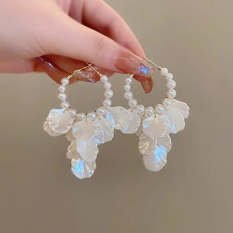 Fashion Charms Pearl Pendant Stud Earrings Women Korean Elegant Glossy Luxury White Flower Petal Dangle Earring Jewelry Gifts
