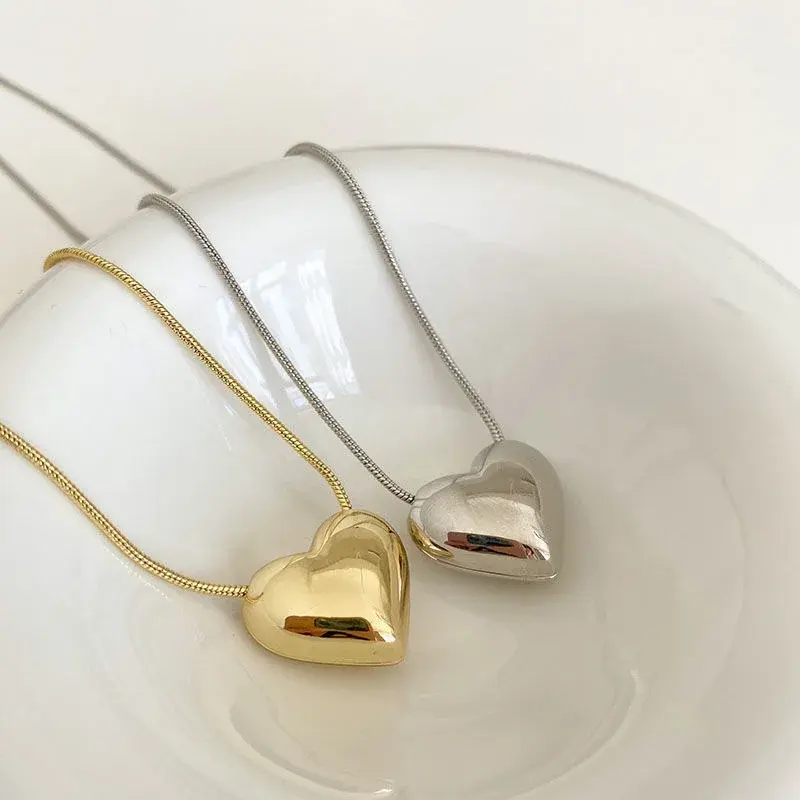 New Fashion Love Heart Pendant Necklace for Women Trend Aesthetic Vintage Metal Chain Collar Choker Party Jewelry Birthday Gifts