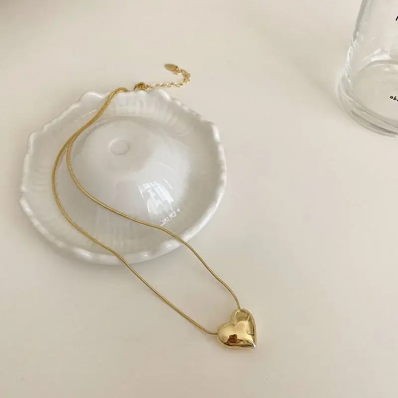 New Fashion Love Heart Pendant Necklace for Women Trend Aesthetic Vintage Metal Chain Collar Choker Party Jewelry Birthday Gifts