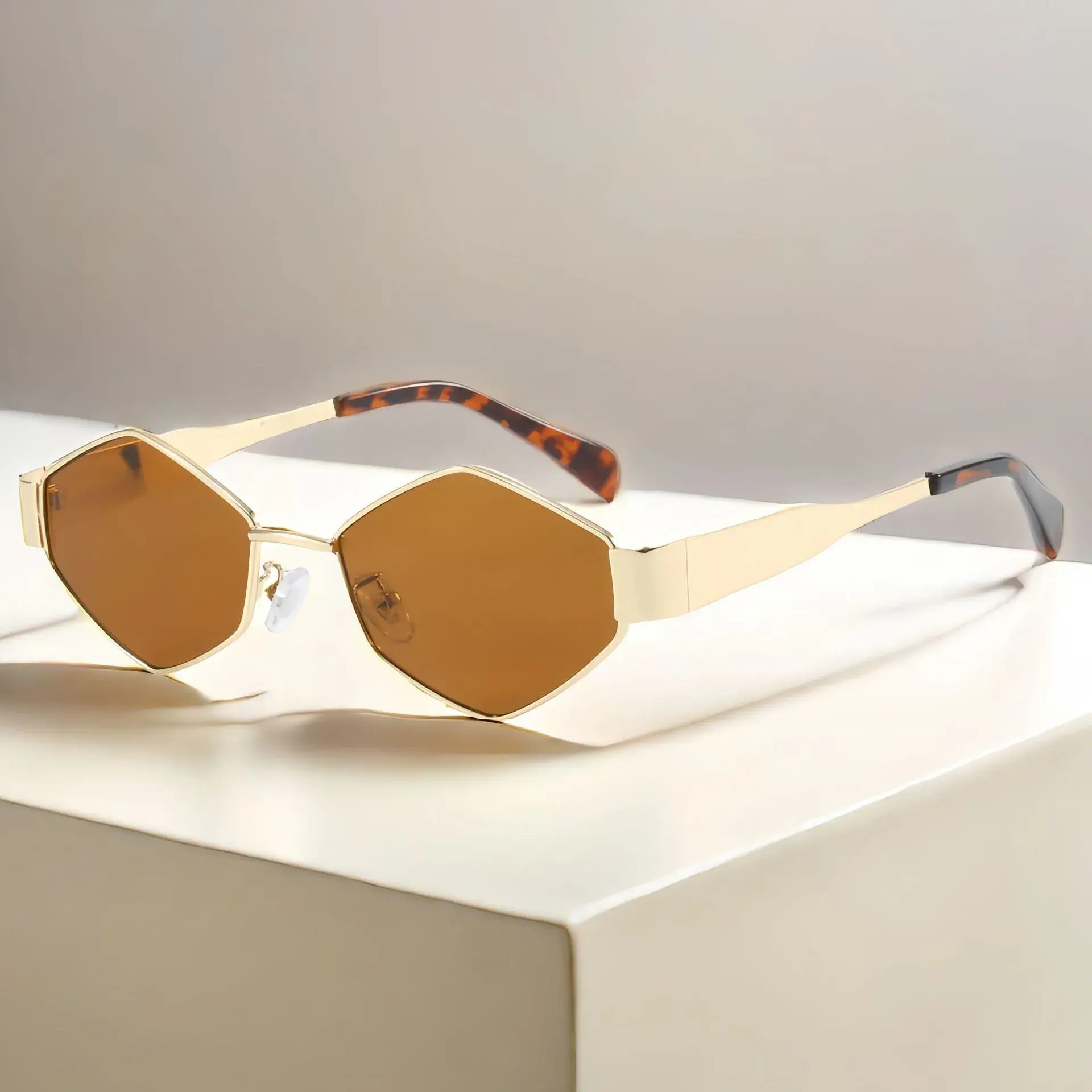 Fashion Woman Sunglasses Women Design Unique Polygon Luxury Sun Glasses Men Retro Small Frame Metal Eyewear Shades