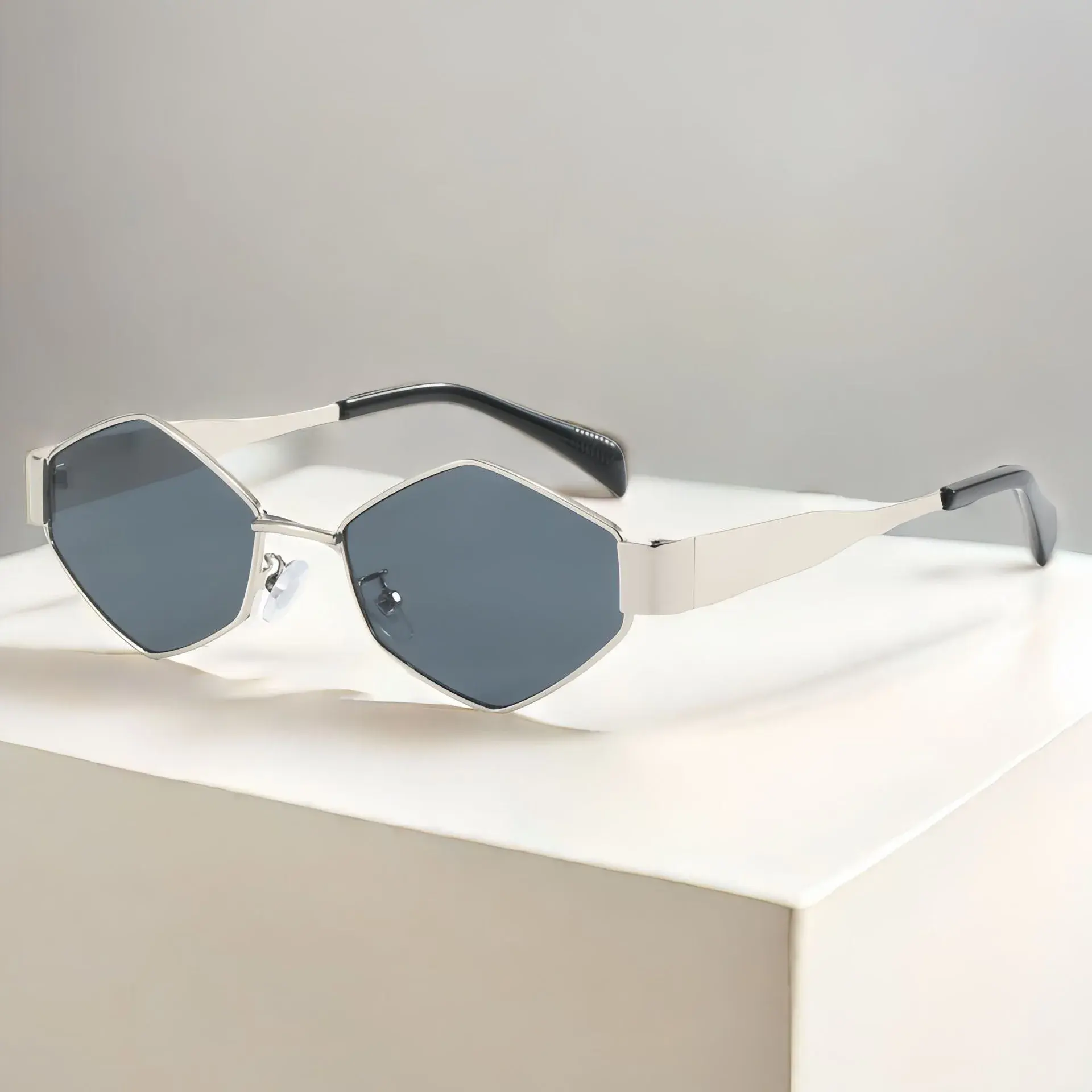 Fashion Woman Sunglasses Women Design Unique Polygon Luxury Sun Glasses Men Retro Small Frame Metal Eyewear Shades
