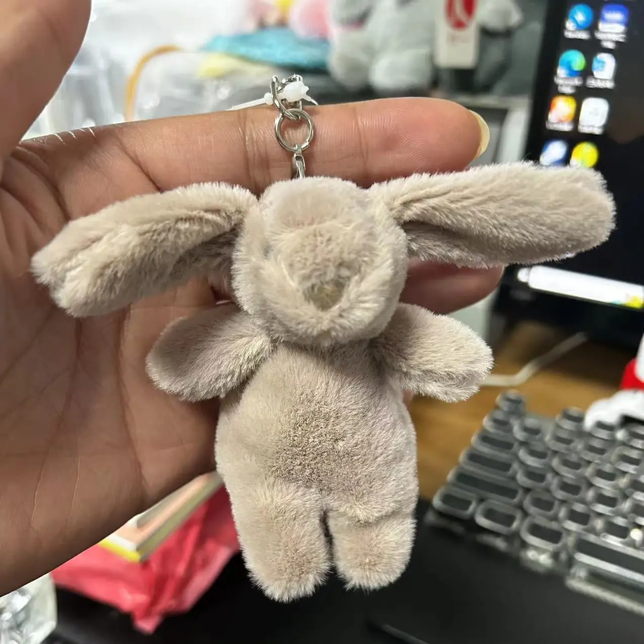 Fashion Stuffed Animals Cute Cartoon Rabbit Keychain Love Pompom Toy Girl Bag Car Key Chains Mobile Phone Pendant Jewelry Gift
