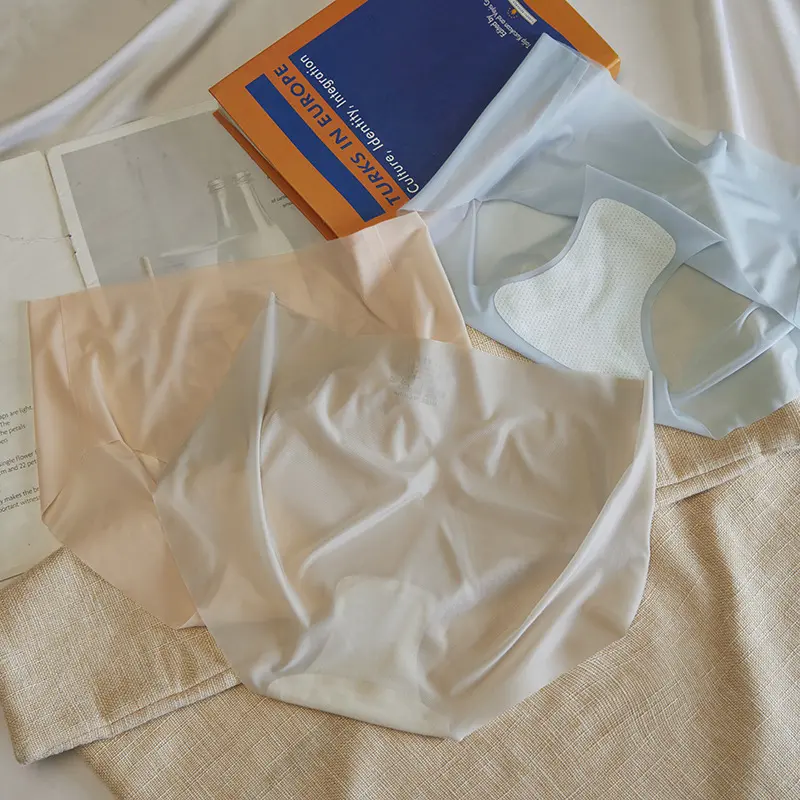 Ice Silk Seamless Comfortable Breathable Underwear Women's Ultra-thin Sense Quick-drying Panties Peach Hip Fitness Sexy Briefs