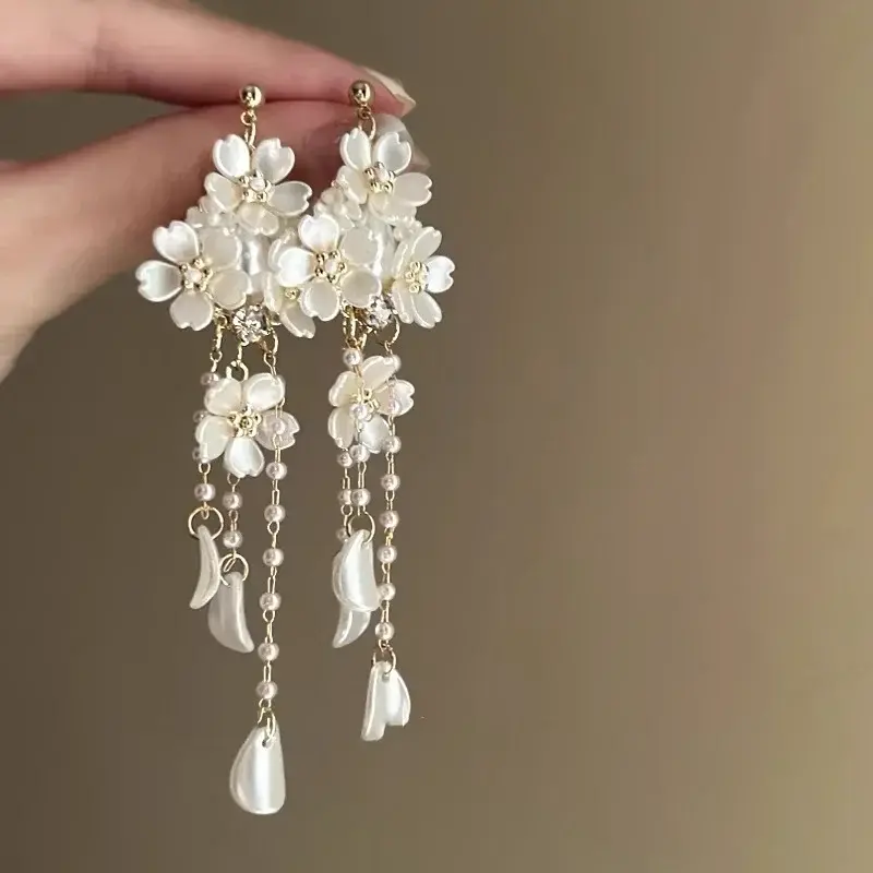Chinese Hanfu Retro White Shell Sakura Flower Clip on Earrings Without Piercing Long Flower Tassel Ear Clips for Women Wedding