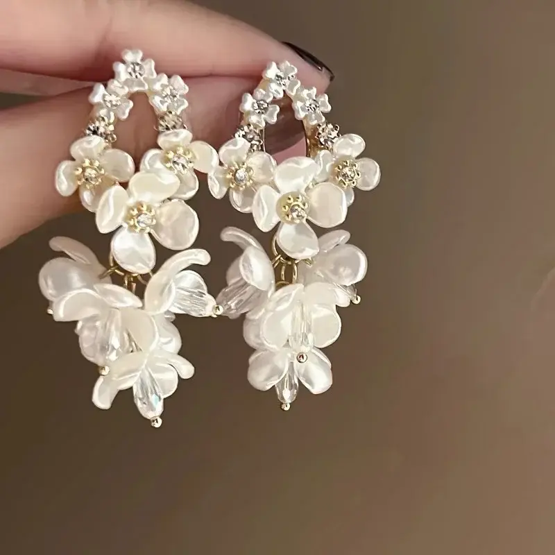 Chinese Hanfu Retro White Shell Sakura Flower Clip on Earrings Without Piercing Long Flower Tassel Ear Clips for Women Wedding
