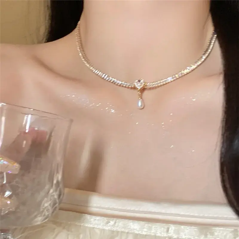 New French Hepburn Style Fashion Zircon Necklace Light Luxury Niche High-end Design Water Droplet Shaped Pearl Collarbone Chain