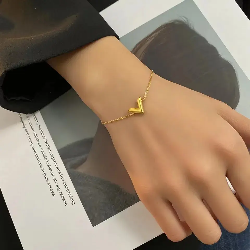 New Fashion Simple V-shaped Stainless Steel Bracelet Necklace Earrings Set Exquisite Personality Pendant Design Women Jewelry