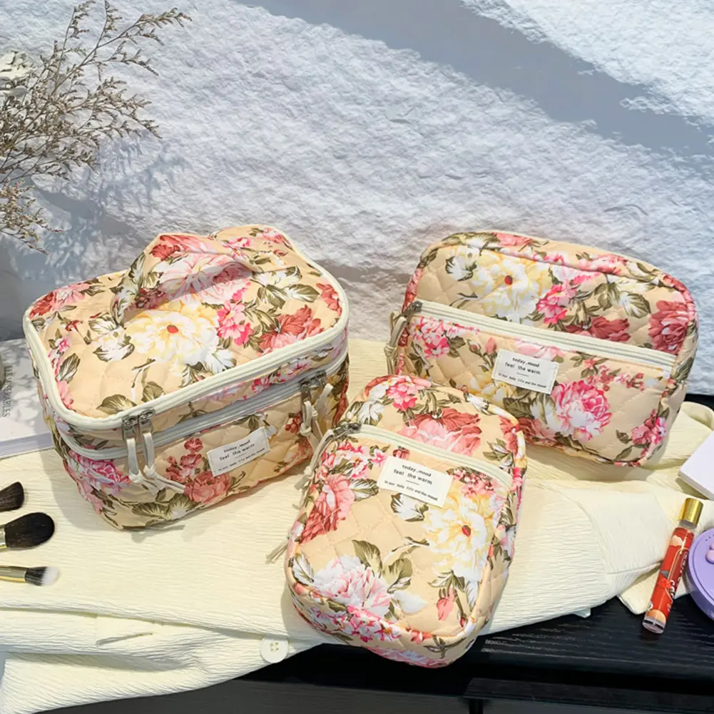 Quilted Makeup Bag Travel Toiletry Bag Aesthetic Makeup Organizer Bag Large Capacity Makeup Clutch Purse for Women Girls