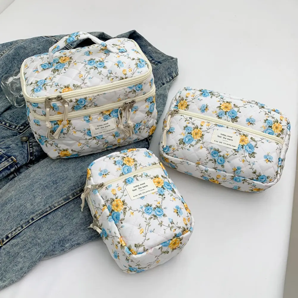 Quilted Makeup Bag Travel Toiletry Bag Aesthetic Makeup Organizer Bag Large Capacity Makeup Clutch Purse for Women Girls