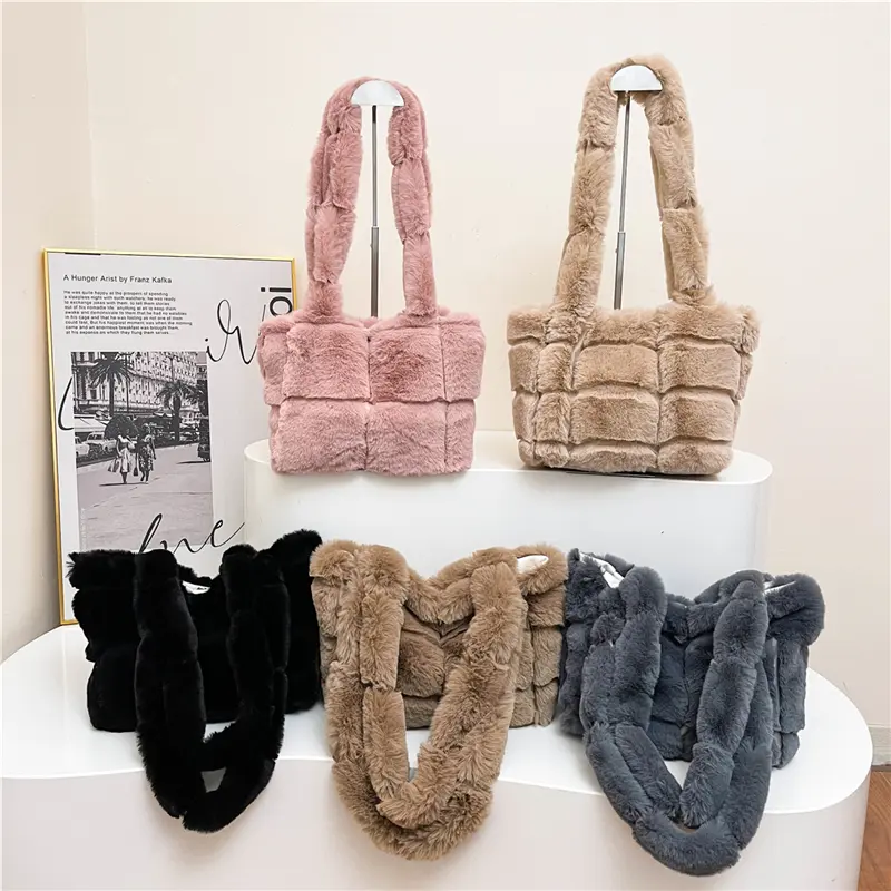 Women Plush Shoulder Bag Fashion Tote Bag Large Capacity Fluffy Handbag Solid Color Casual Furry Tote Purse for Autumn Winter