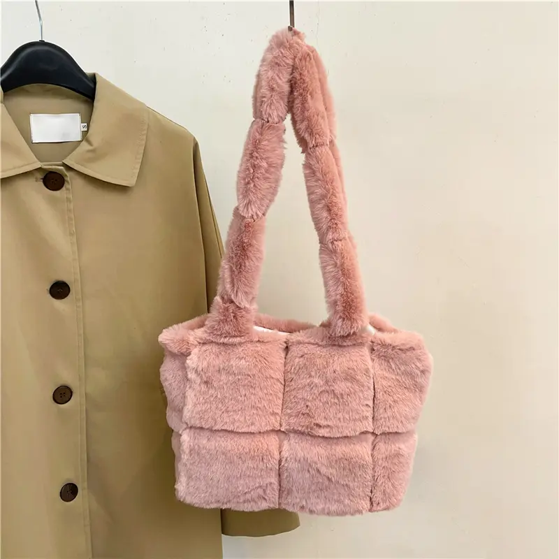 Women Plush Shoulder Bag Fashion Tote Bag Large Capacity Fluffy Handbag Solid Color Casual Furry Tote Purse for Autumn Winter