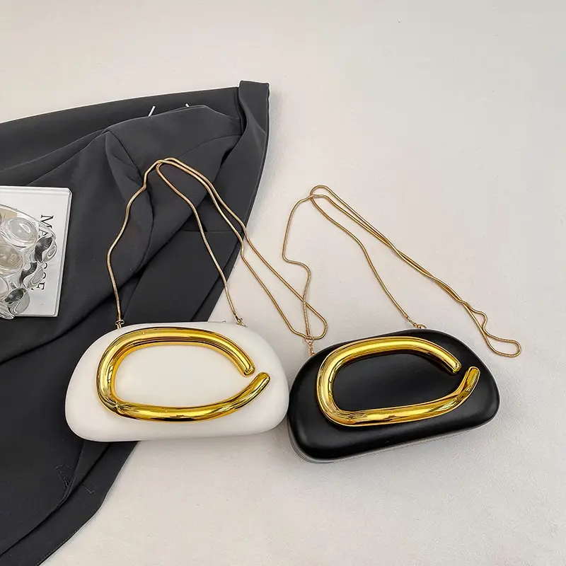Women PU Leather Trendy Clutch Purses with Chain Metal Decoration Evening Bag Hand-held Shoulder Clutch Bag for Evening Dinner