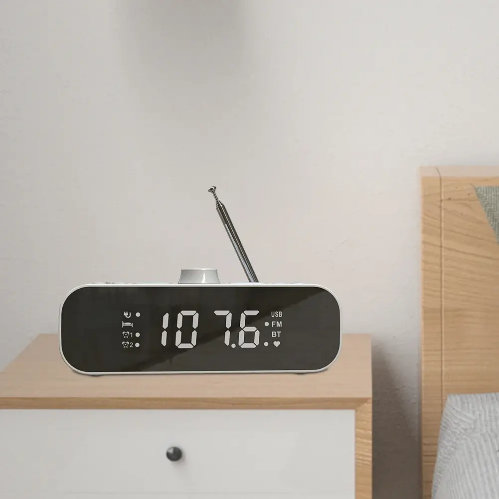 Digital Alarm Clock Radio Portable BT FM Radio Rechargeable Digital Radio with Auto-Off Timer Clock Radio for Bedroom