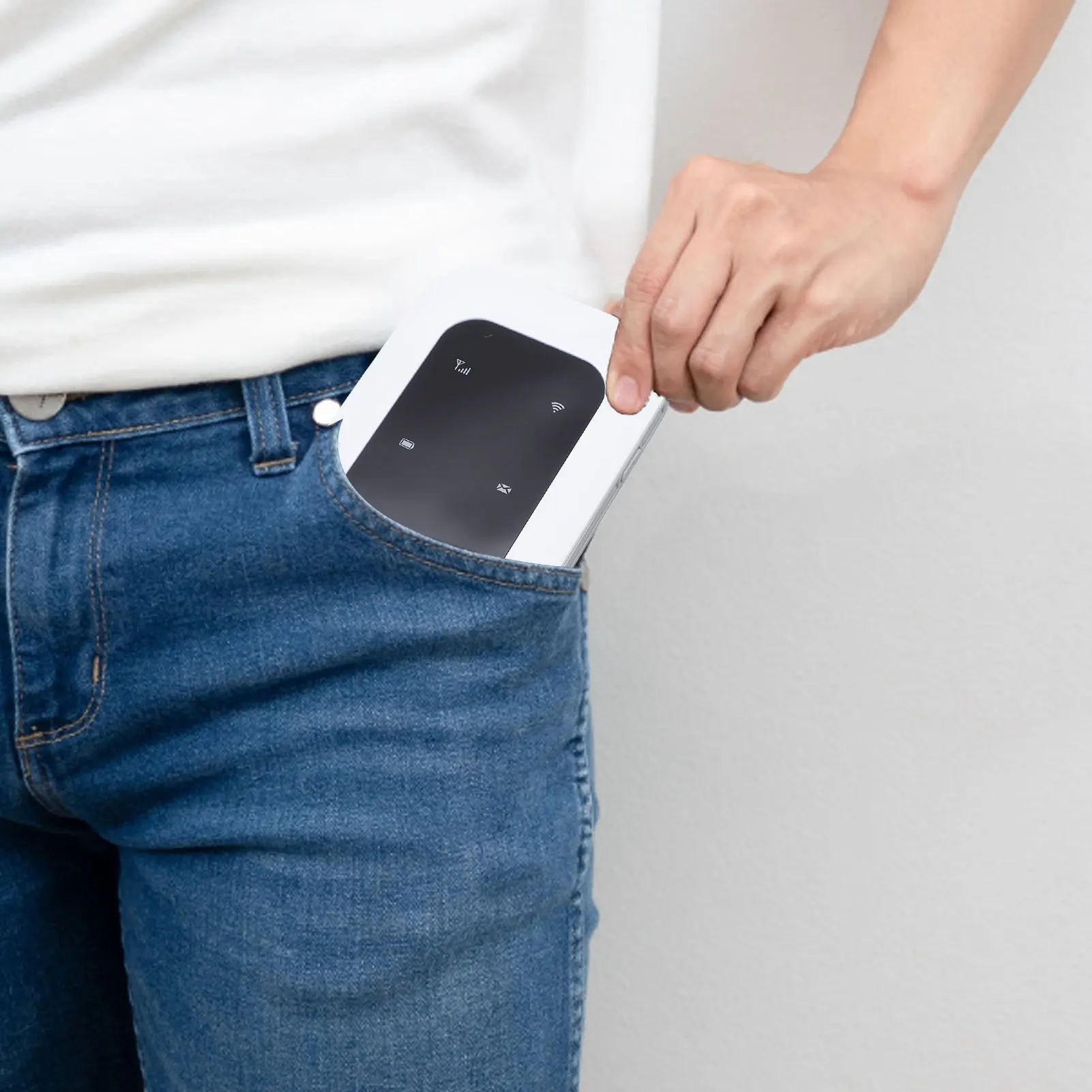 Portable 4G Router 300Mbps LTE CAT4 Mobile WiFi Hotspot Device USB C Powered 2100mAh Support Connect 10 Devices
