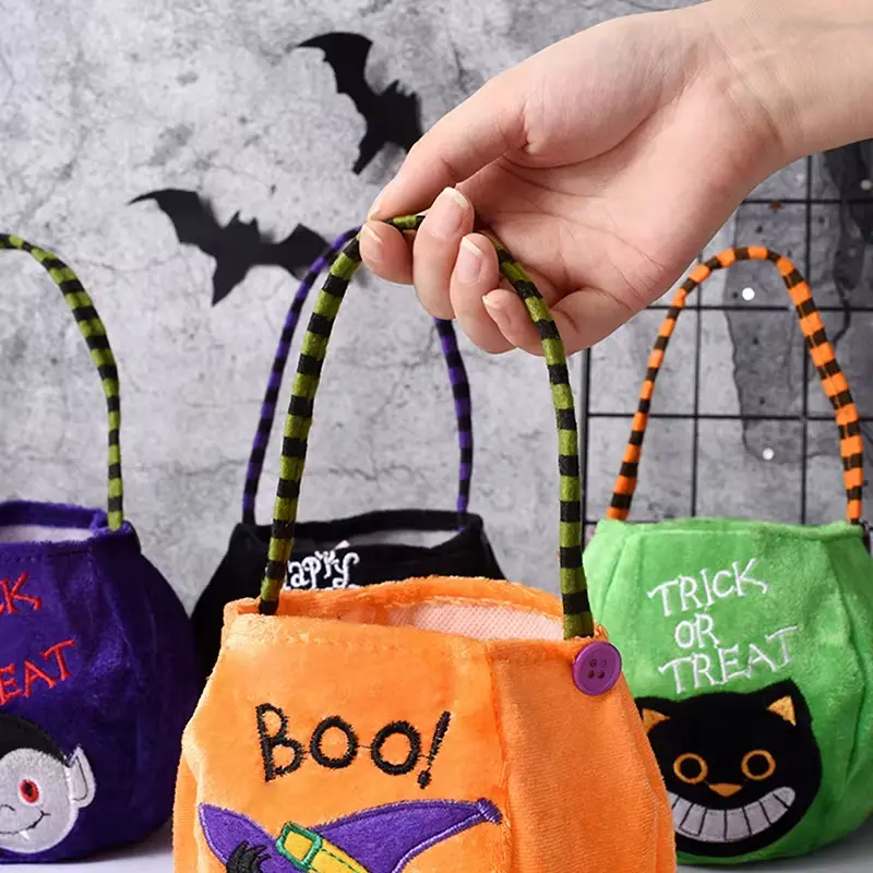 Halloween Party Prank Candy Tote Bag Pumpkin Candy Bag Trick or Treat Velvet Candy Orange Pumpkin Bag Scene Decoration Gift Bag