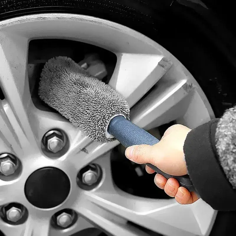 Wash The Car Wheel Hub With a Small Braid And a Soft Bristled Brush For Cleaning And Cleaning. Use a Tire Brush For Cleaning
