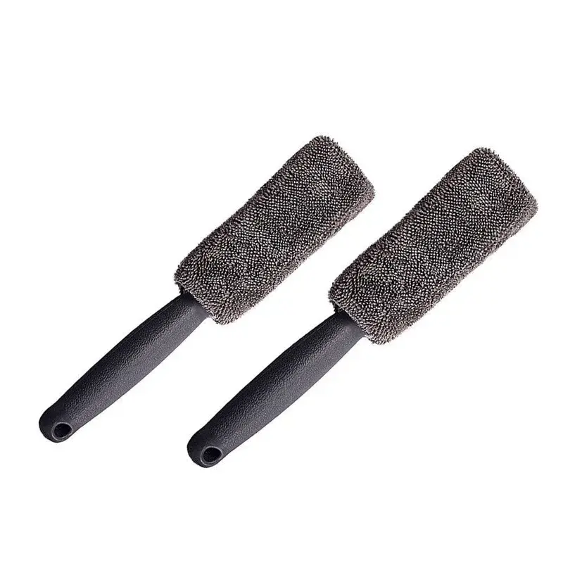 Wash The Car Wheel Hub With a Small Braid And a Soft Bristled Brush For Cleaning And Cleaning. Use a Tire Brush For Cleaning