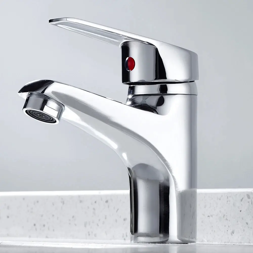 Chrome Bathroom Basin Faucet Single Hole Deck Mount Mixer Faucet Kitchen Sink Hot and Cold Water Faucet with G1/2 Hose