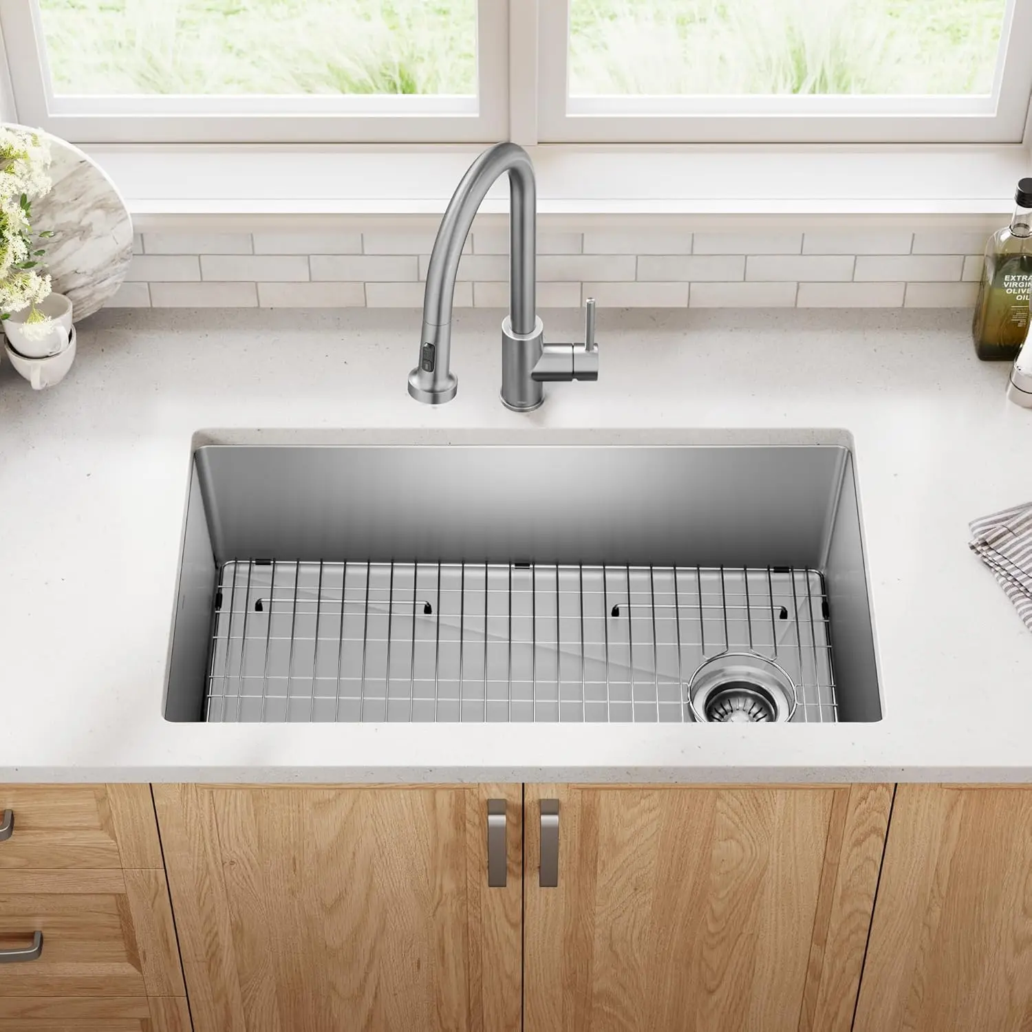 Fairlane 33-inch Undermount Single Bowl 18-Gauge Stainless Steel Kitchen Sink, KHU640-33