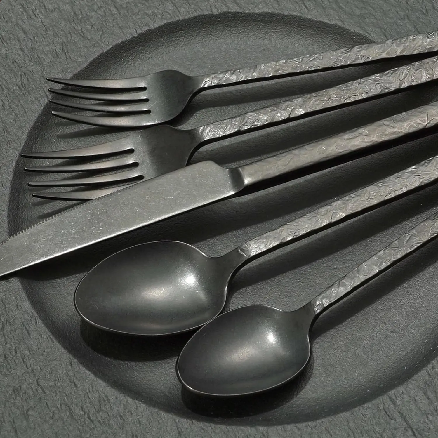 40 Pcs Black Hammered Silverware Set for 8, 18/10 Stainless Steel Heavy Duty Flatware Set, Tableware Cutlery Utensil