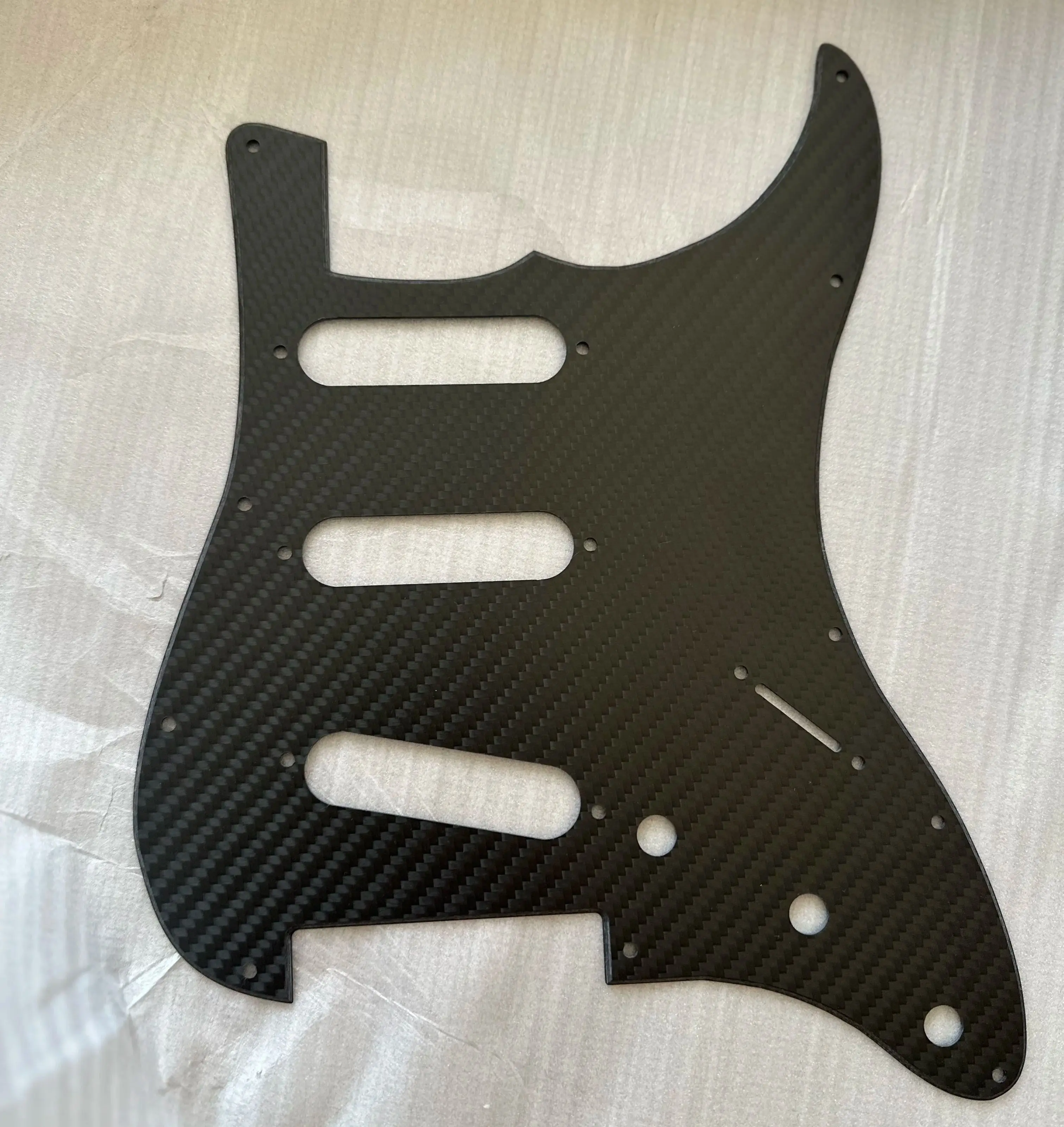 Electric Guitar Pickguard Carbon Fiber for USA Standard 11 Holes 3 Ply SSS HSH St Scratch Plate Guitar Pick Guard with Srews