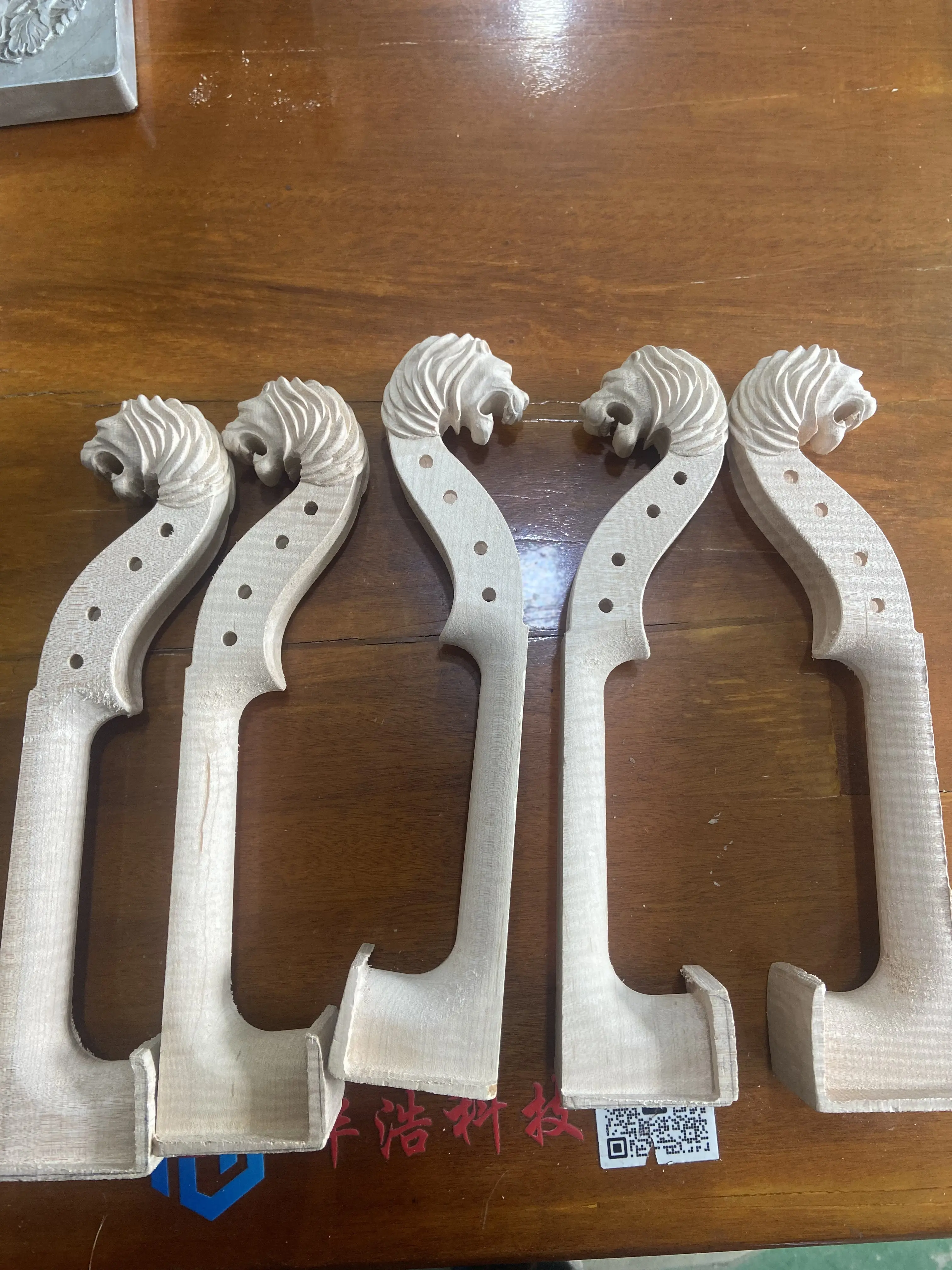 Customized Beautiful Lion Head Special Shape Flames Violin Neck Head Unvarnished 4/4 Violin Head,Flame Maple Wood,High Quality