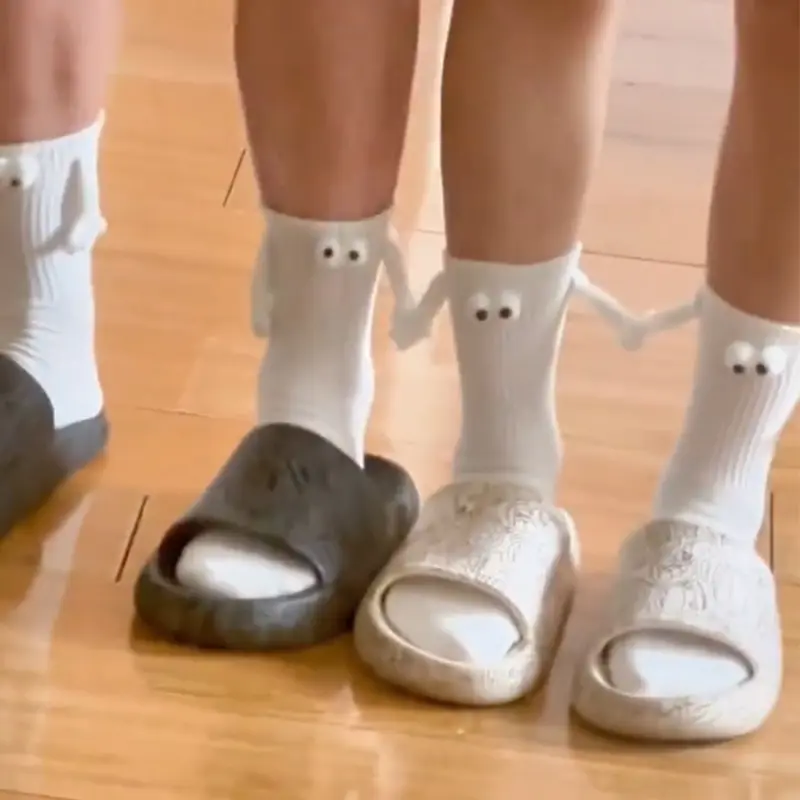 Fashion Funny Creative Magnetic Attraction Hands Black White Cartoon Eyes Couples Socks 1 Pair Club Celebrity Couple Socks Ins
