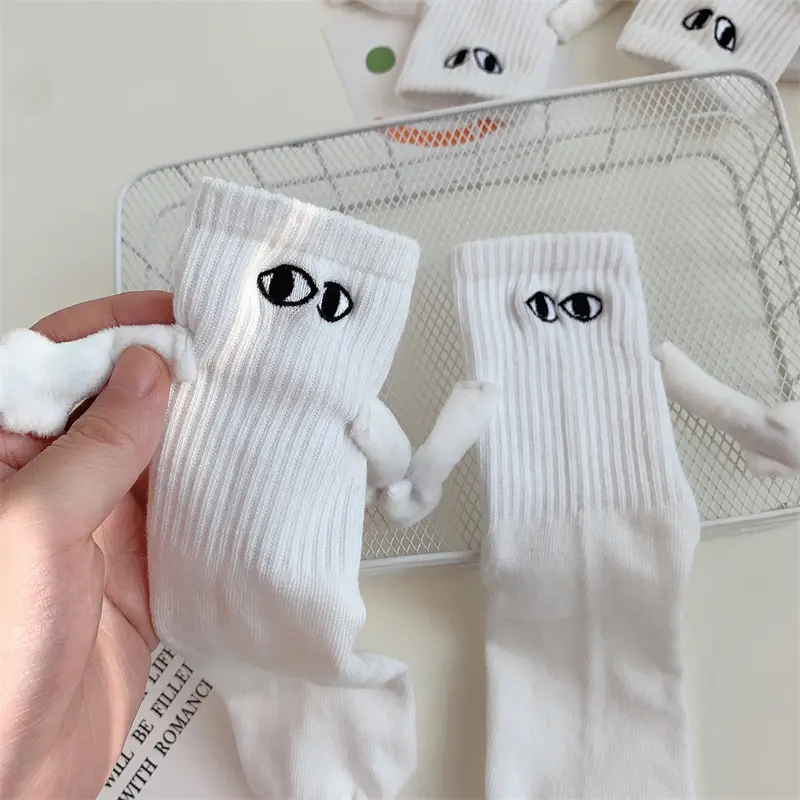 Fashion Funny Creative Magnetic Attraction Hands Black White Cartoon Eyes Couples Socks 1 Pair Club Celebrity Couple Socks Ins