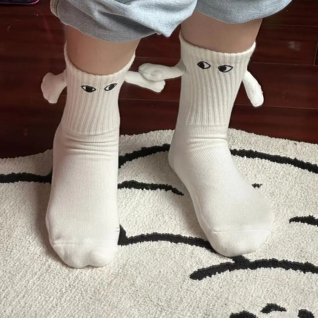 Fashion Funny Creative Magnetic Attraction Hands Black White Cartoon Eyes Couples Socks 1 Pair Club Celebrity Couple Socks Ins