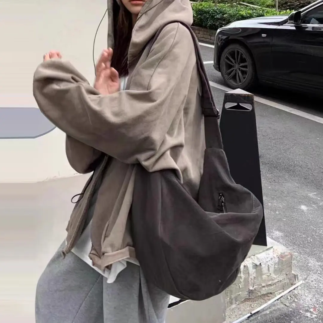 Vintage 2025 new canvas dumpling bag for women large slung single shoulder bag wide shoulder band for couples dormitory lazy bag