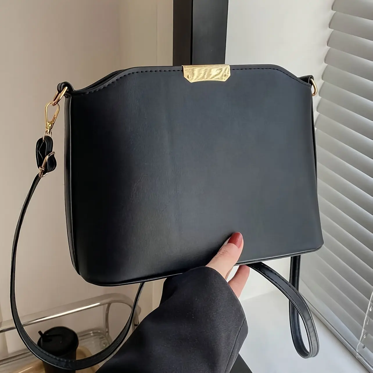 Minimalist Crossbody Bag, Stylish Metal Decor Bucket Bag, Simple Shoulder Bag for Women Luxury Bag, Retro Shell Handbags Purses