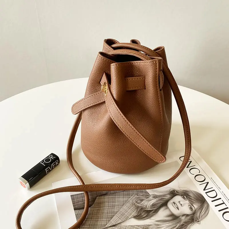2024 New Litchi Pattern Women's Bucket Bag with Lock Cylinder Shoulder Bag Crossbody Small Bag Mobile Phone Bag