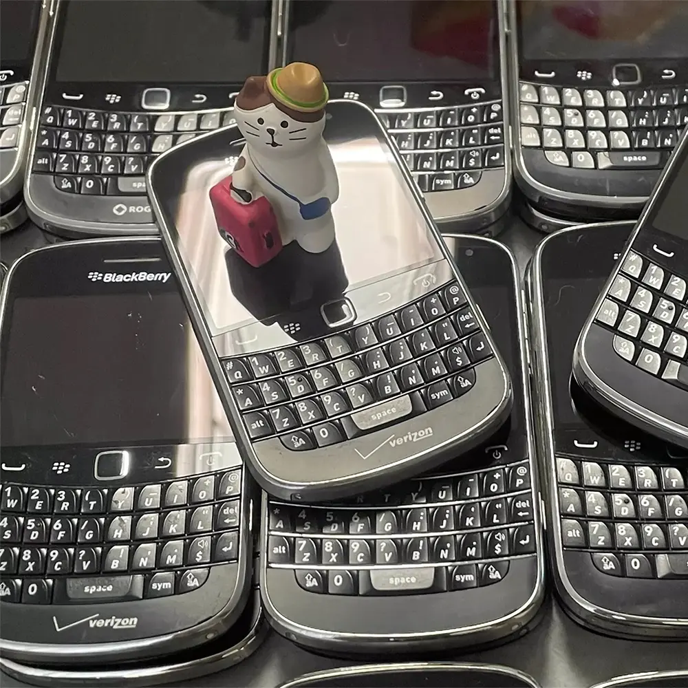 Blackberry 9930 Original Unlocked 9930 / 9900 Random Shipment bold Qwerty keypad 2G/3G network 2.8" touch screen WiFi phone