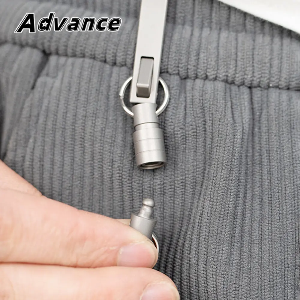Small Keychain Buckle Outdoor EDC Key Ring Universal Rotating Titanium Keychain Outdoor Tool