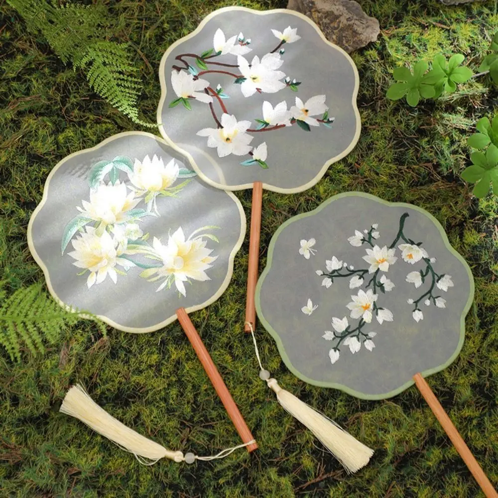 Vintage Chinese Style Chinese Style Fan Handheld Tassels Embroidery Fan with Pendant Floral Pattern Silk Fan Home Decor
