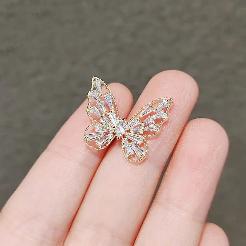 Butterfly Brooches for Women Metal Anti-glare Lapel Pin Fixed Clothes Pins Sweater Coat Clothing Accessories