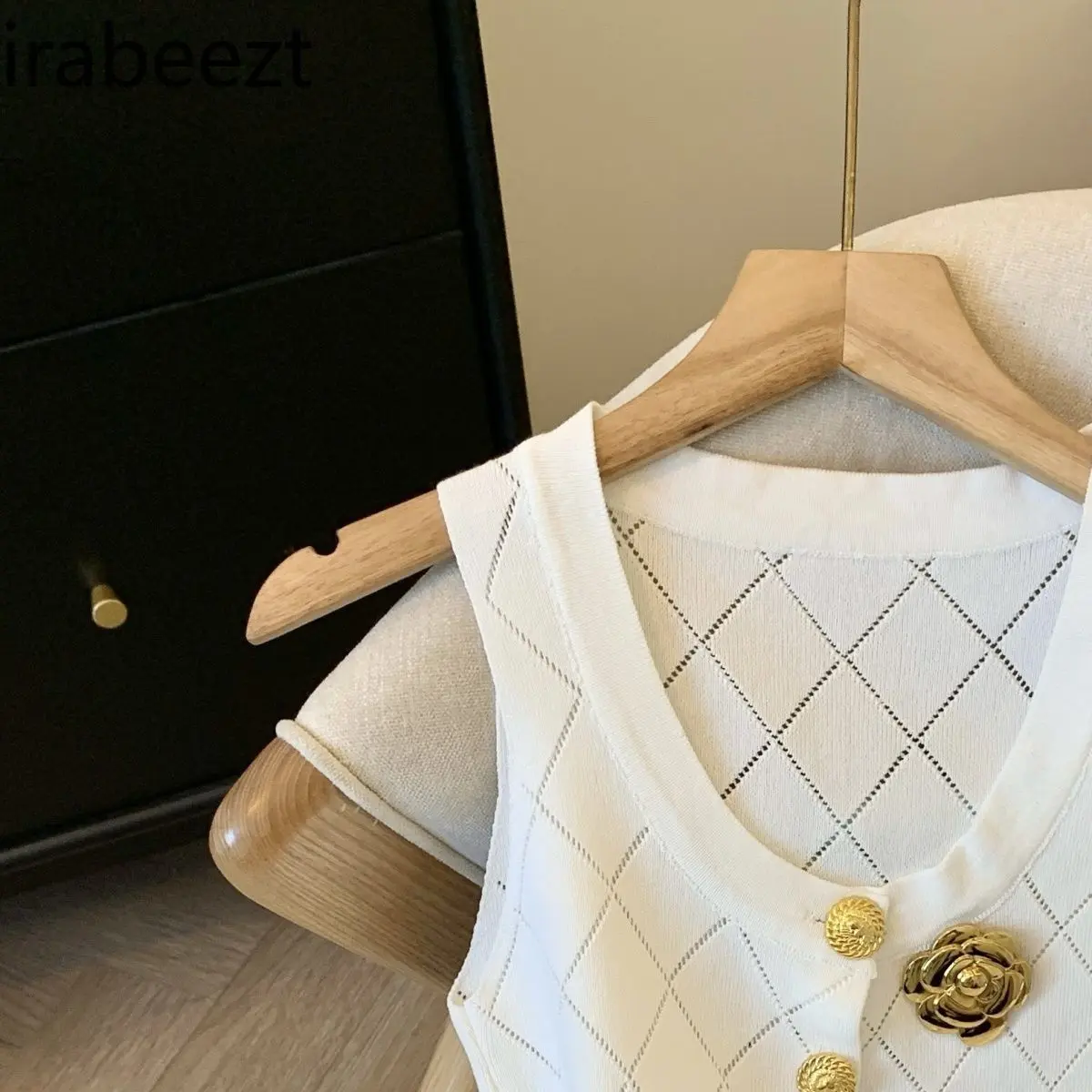French Heavy Metal Button Hollow Knitted Vest for Women 2024 Summer New Retro Stylish Short and White Crop Top