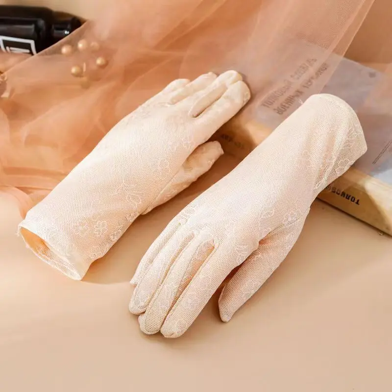 Women Fashion Bride Lace Driving Gloves Thin Lace Sunscreen Female Short UV Protection Gloves Goth Party Hollow-Out Mittens