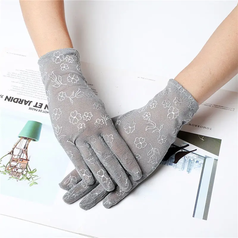 Women Fashion Bride Lace Driving Gloves Thin Lace Sunscreen Female Short UV Protection Gloves Goth Party Hollow-Out Mittens
