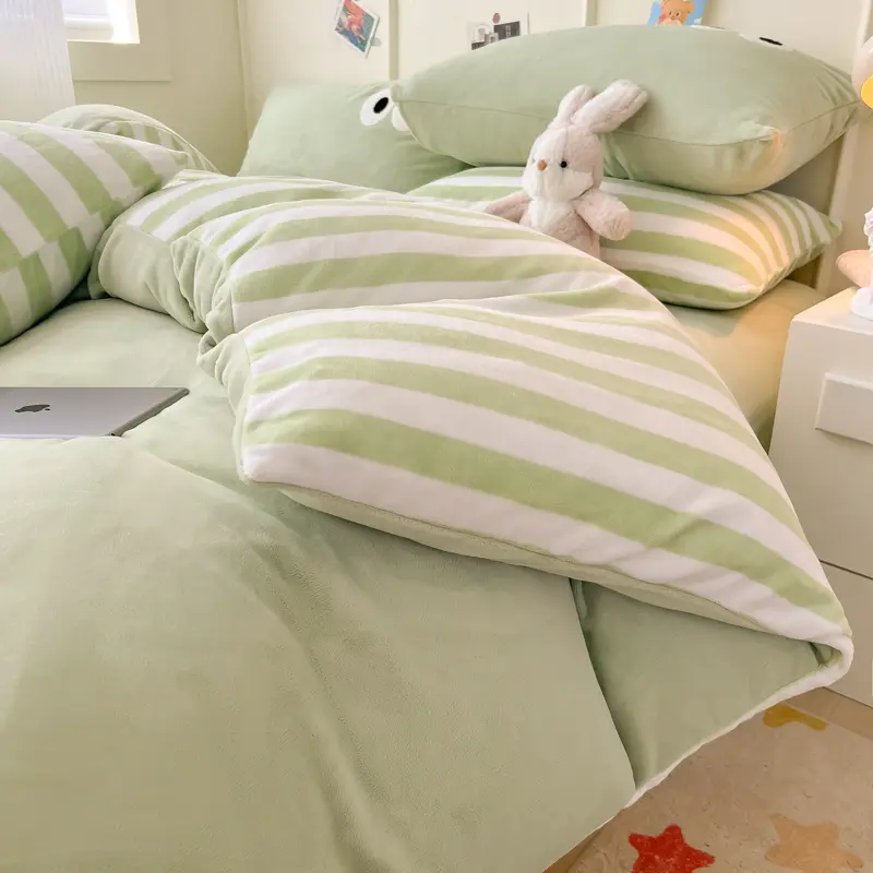 Simple Milk Velvet Warm Bedding Set Winter Soft Comfortable Queen Duvet Cover Coral Fleece Quilt Cover Cozy Eye Decor Pillowcase