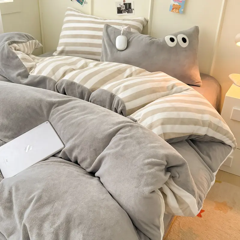 Simple Milk Velvet Warm Bedding Set Winter Soft Comfortable Queen Duvet Cover Coral Fleece Quilt Cover Cozy Eye Decor Pillowcase