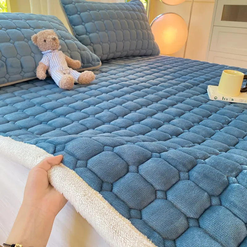 Winter Thicken Warm Milk Velvet Mattress Toppers Solid Bed Sheet Fold Thin Tatami Mat Non-slip Mattress Cover Double Bedspread