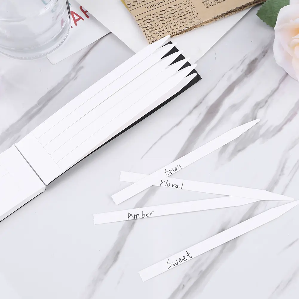 400Pcs Perfume Test Strips Essential Oil Test Strip Fragrance Test Strips White Perfume Test Paper Strips for Aromatherapy