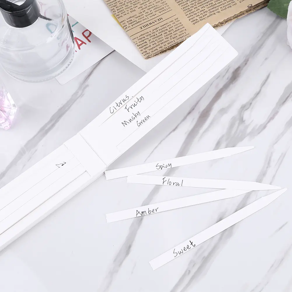 400Pcs Perfume Test Strips Essential Oil Test Strip Fragrance Test Strips White Perfume Test Paper Strips for Aromatherapy