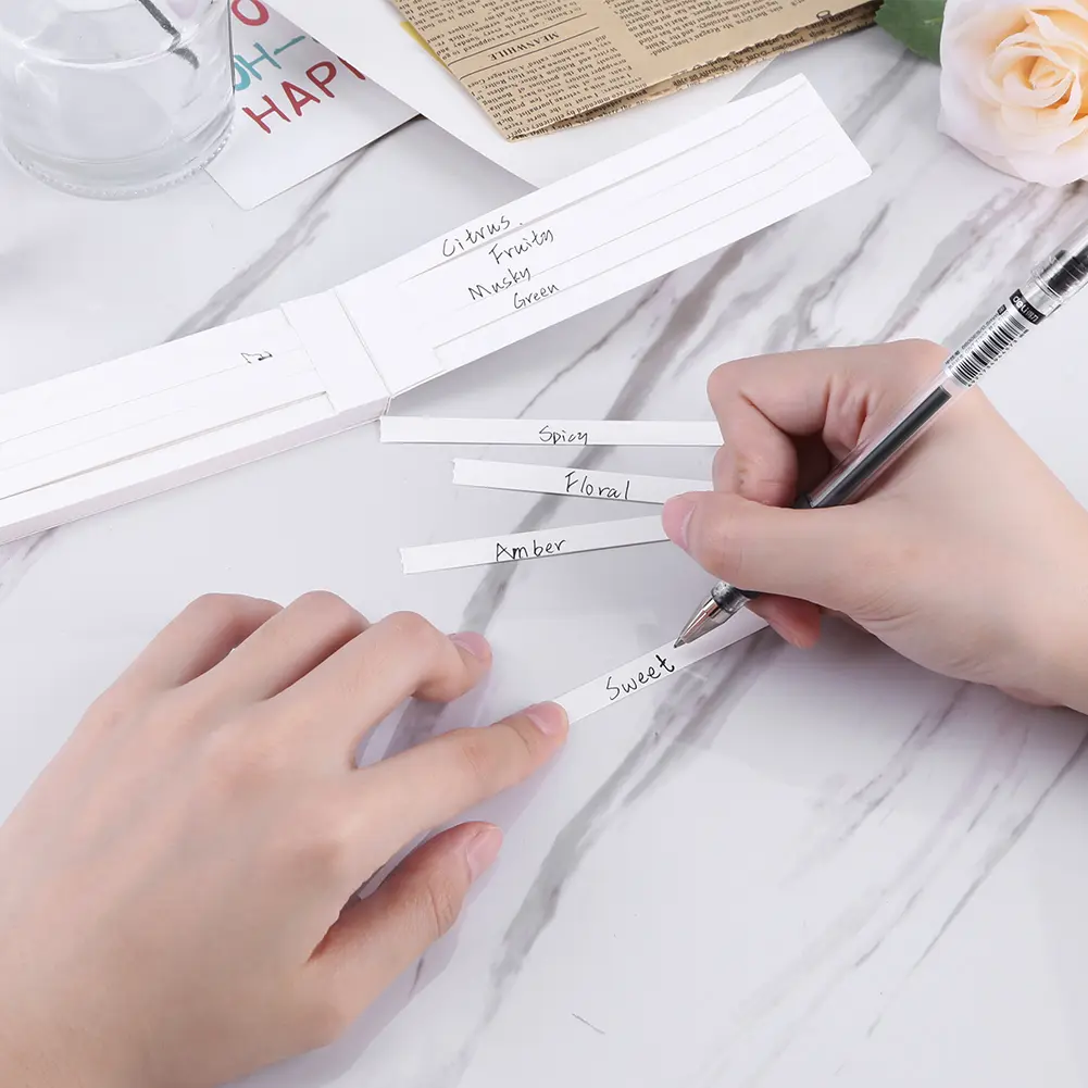 400Pcs Perfume Test Strips Essential Oil Test Strip Fragrance Test Strips White Perfume Test Paper Strips for Aromatherapy