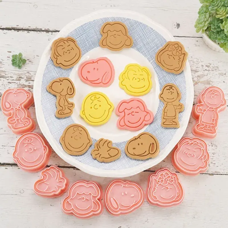 Snoopys Cake Cookie Cutter Set Cute Cartoon DIY 3D Baking Mould Cookie Tools Set Kitchen Waffle Bakeware Biscuit Maker Kids Toys