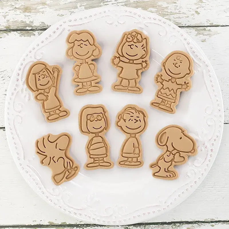 Snoopys Cake Cookie Cutter Set Cute Cartoon DIY 3D Baking Mould Cookie Tools Set Kitchen Waffle Bakeware Biscuit Maker Kids Toys